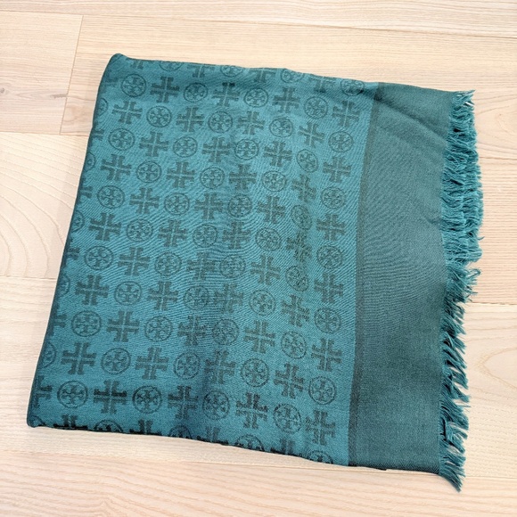 TORY BURCH GREEN T SCARF - Picture 3 of 3